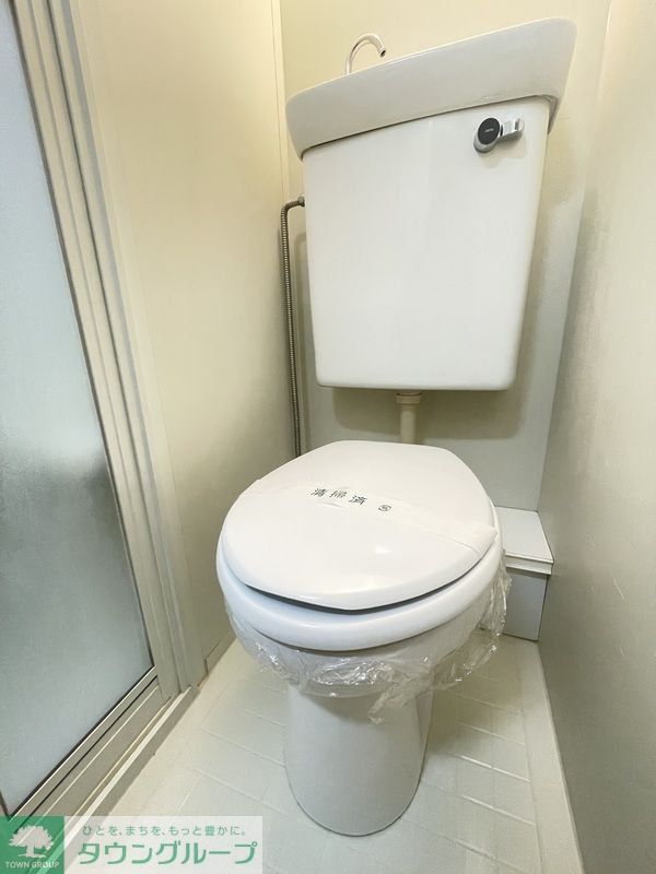 ＪＲ総武線 中野駅 徒歩8分 2階建 築16年のトイレ写真