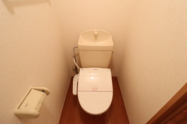 その他　もちろん温水洗浄暖房便座です