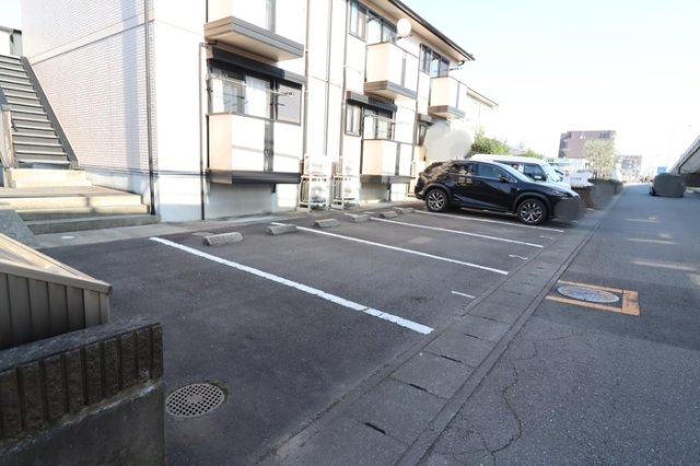 駐車場　駐車場（Ａ棟側）