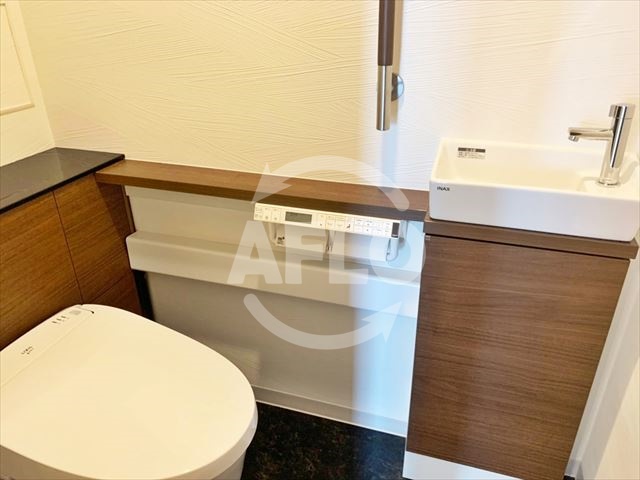 ＪＲ大阪環状線 鶴橋駅 徒歩10分 30階建 築6年のトイレ写真