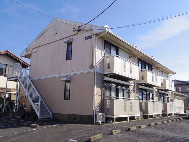 建物外観　軽量鉄骨２階建て。