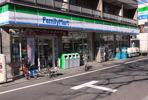 コンビニ　ファミリーマート まるいし祖師谷店（コンビニ）まで390m