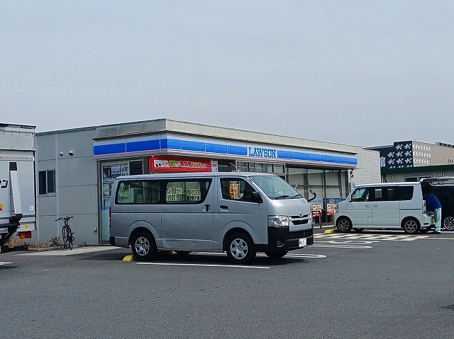 コンビニ　ローソン（コンビニ）まで800m