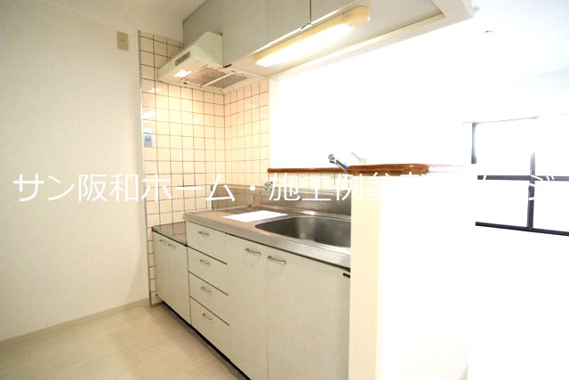 近鉄大阪線 近鉄八尾駅 徒歩14分 6階建 築29年のキッチン写真