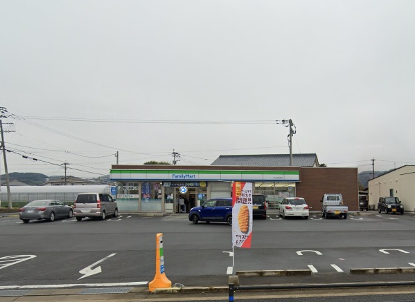 コンビニ　ファミリーマート大村小路口店（コンビニ）まで328m