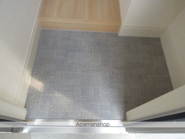 名鉄小牧線 小牧駅 バス乗車時間：22分 最寄りバス停で下車 徒歩16分 2階建 築9年の玄関写真