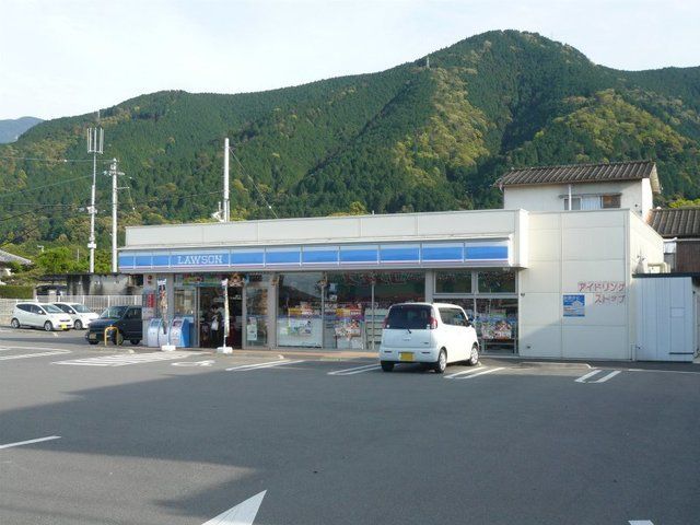 コンビニ　ローソン新居浜篠場店様（コンビニ）まで750m