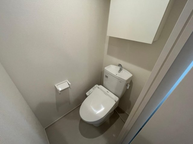 仙台市地下鉄南北線 北四番丁駅 徒歩10分 3階建 築3年のトイレ写真
