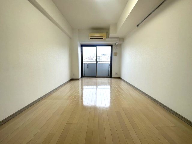 ＪＲ京浜東北線 王子駅 徒歩10分 8階建 築16年の居間写真