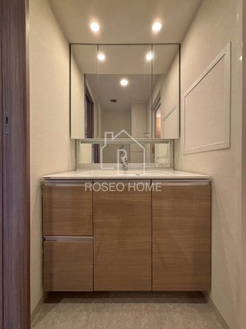 洗面設備　同マンション別部屋：参考写真