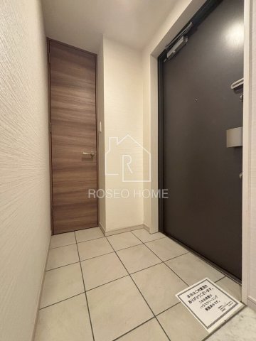 玄関　同マンション別部屋：参考写真