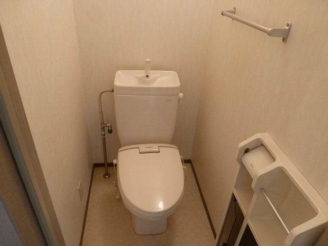 トイレ　写真は203号室です