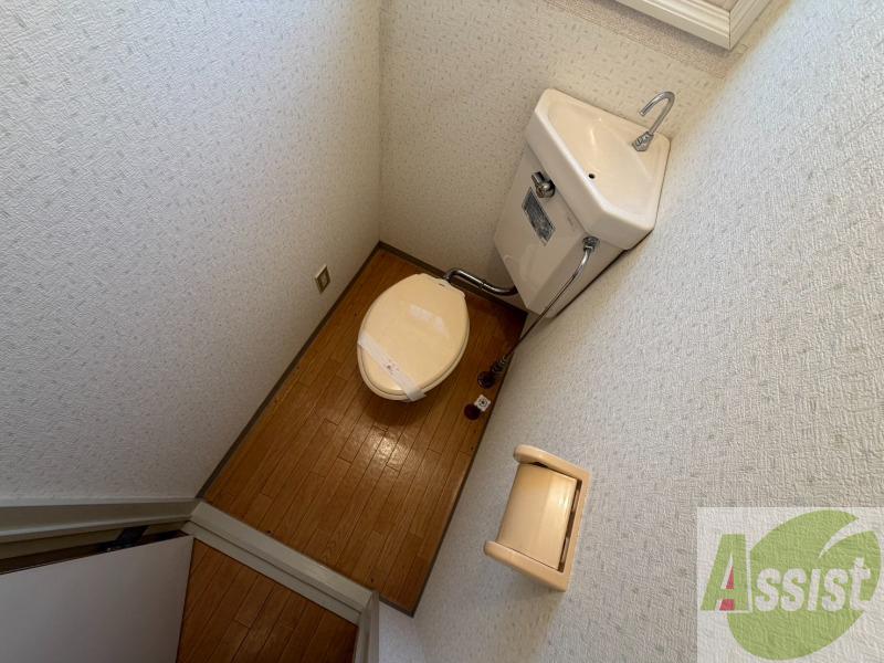 地下鉄東西線 発寒南駅 徒歩45分 2階建 築41年のトイレ写真