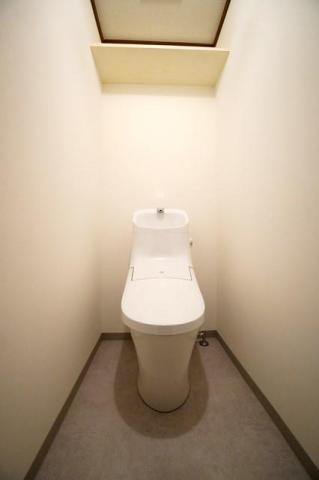 西鉄貝塚線 貝塚駅 徒歩7分 9階建 築31年のトイレ写真