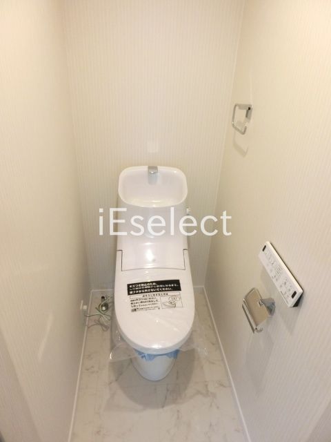 トイレ　温水洗浄便座付きです