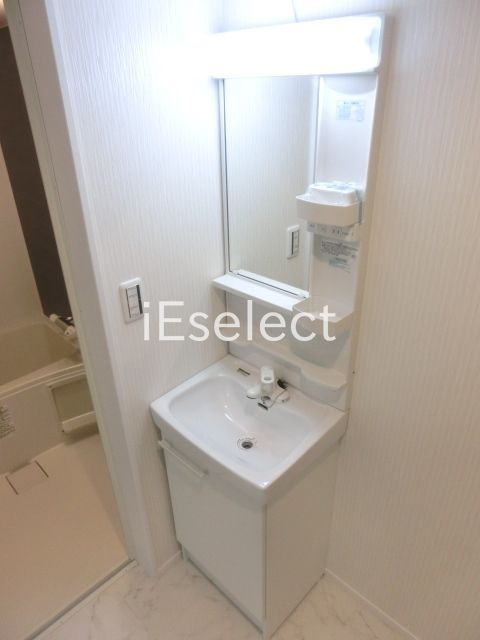 洗面設備　毎朝の準備に便利な独立洗面台