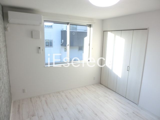 居室・リビング　お部屋に収納があるので広く使えますね