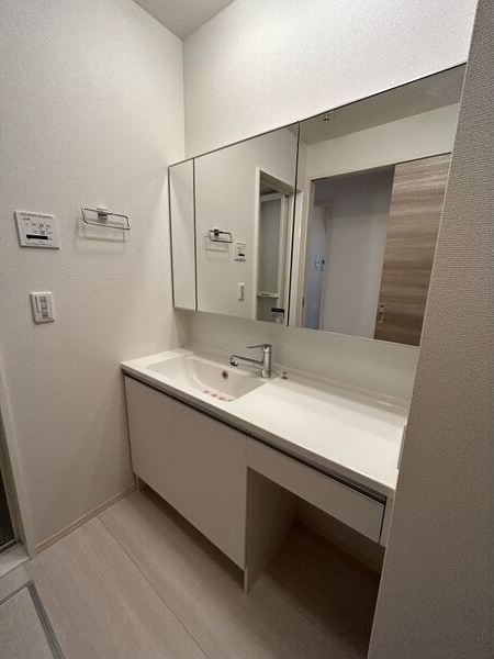 洗面設備　同物件別部屋写真