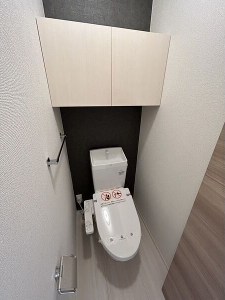 トイレ　同物件別部屋写真