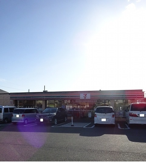 コンビニ　セブンイレブン（コンビニ）まで300m