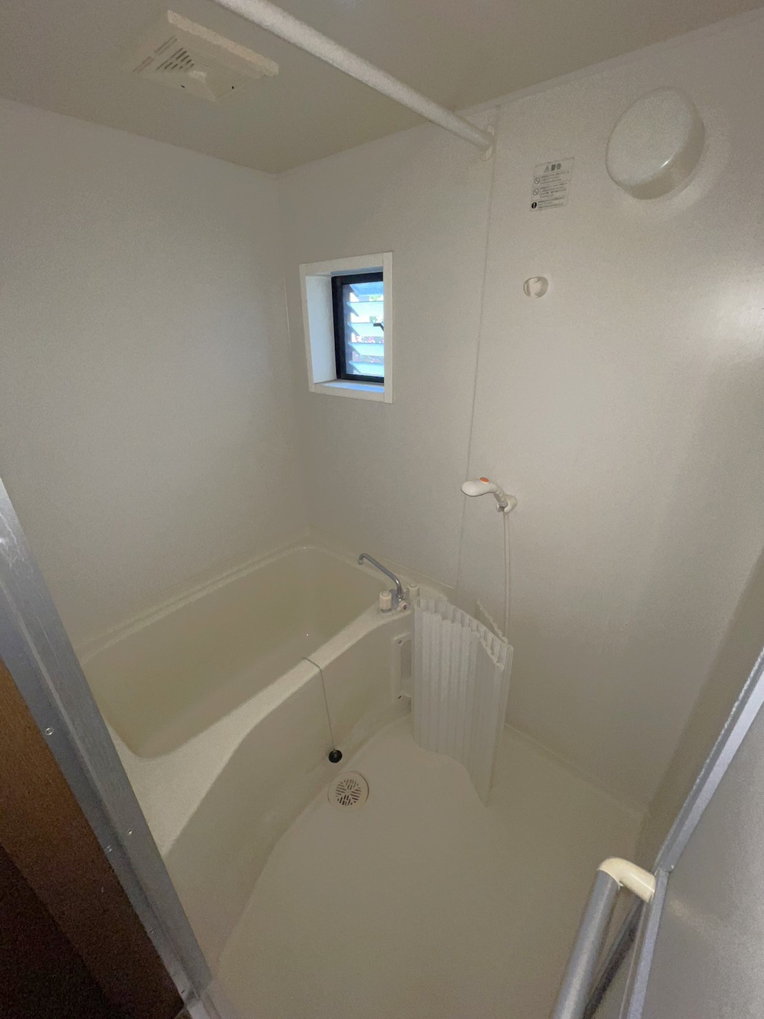 バス・シャワールーム　嬉しい窓付きお風呂♪