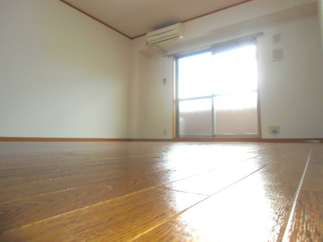 その他部屋・スペース　広々とした洋室約１４帖です☆