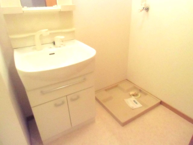 洗面設備　室内に洗濯機置き場を完備です☆