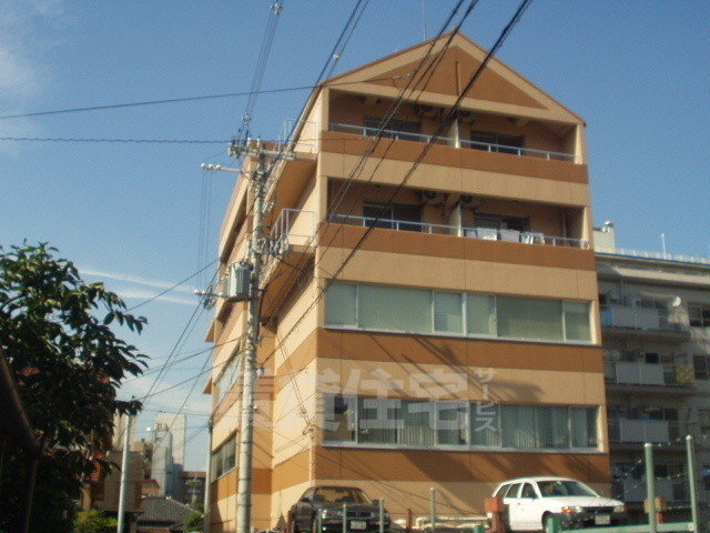 オカゼン茨木ビルの建物外観