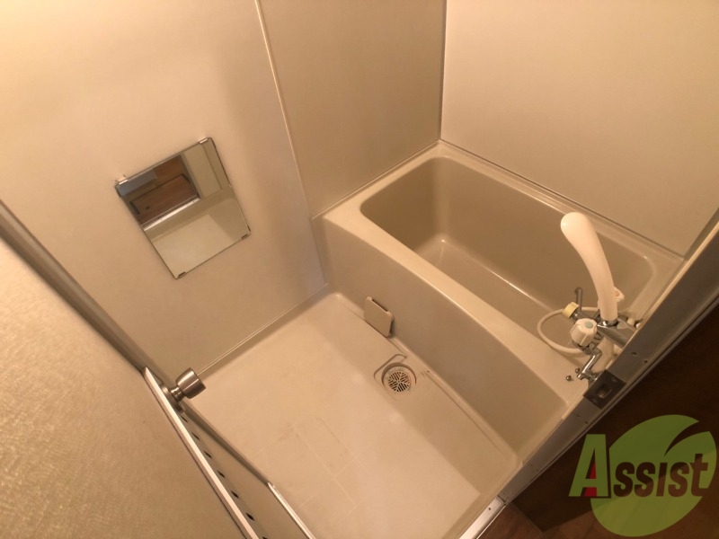 バス・シャワールーム　ユニットバスです。疲れを癒すのに欠かせませんね！