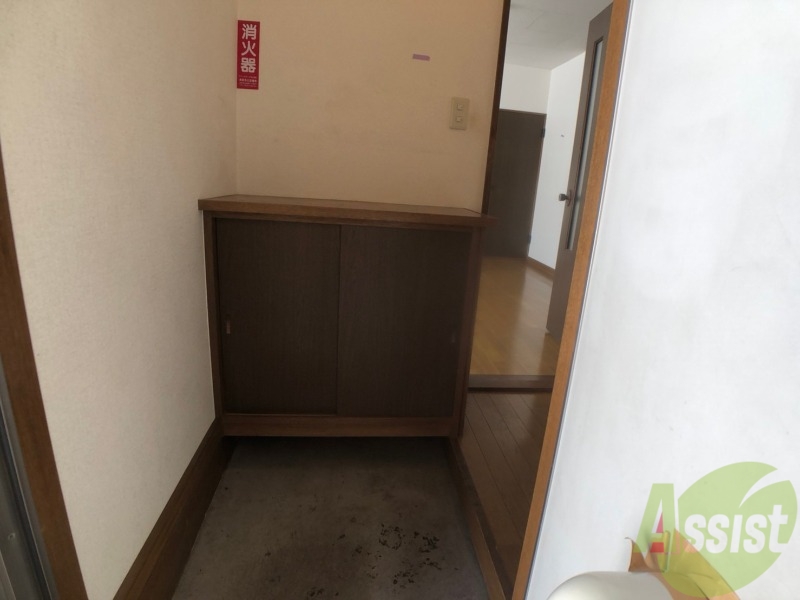 玄関　玄関の様子です。明るい印象ですね。気分もあがりそう。