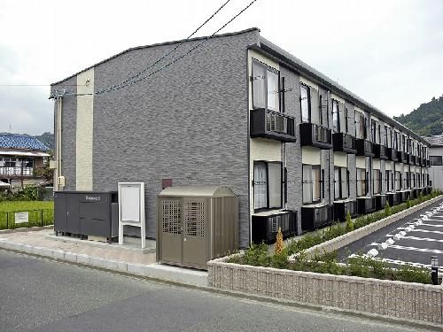 静岡市葵区与一のアパートの建物外観