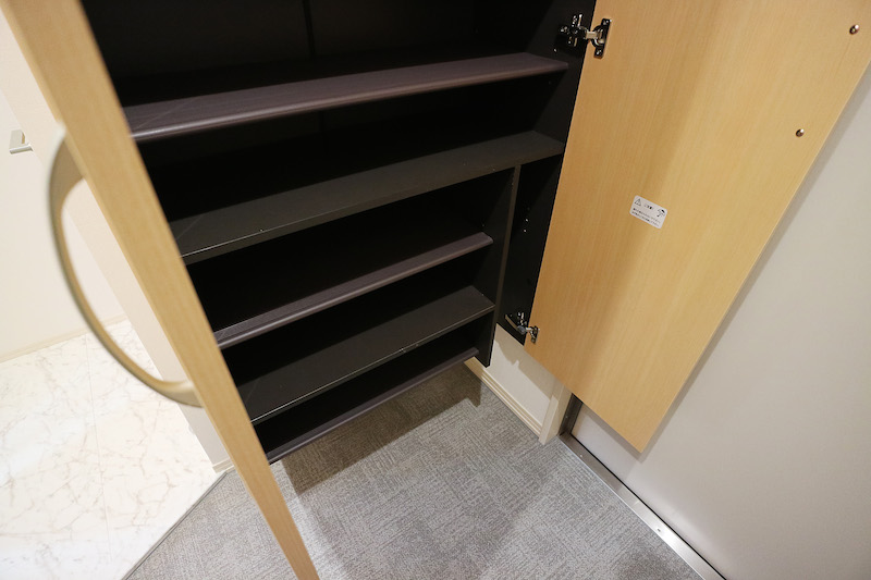 玄関　※別のお部屋の写真です