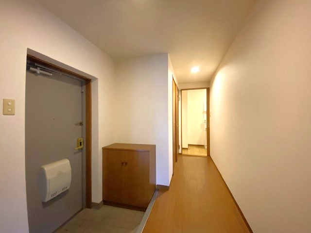 玄関　下足箱付き
