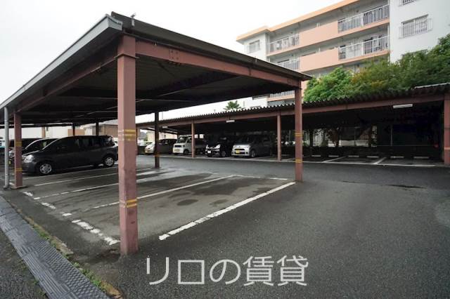 【飯塚市片島のマンションの駐車場】