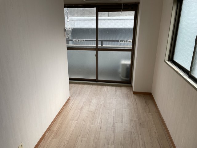 地下鉄四つ橋線 花園町駅 徒歩3分 7階建 築33年の内装写真