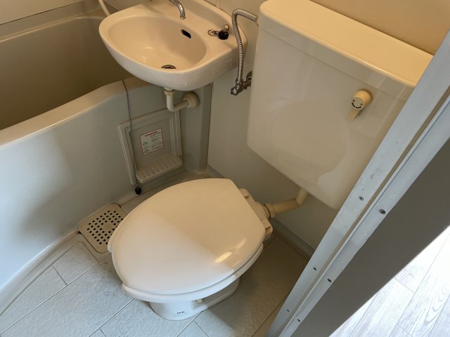 地下鉄四つ橋線 花園町駅 徒歩3分 7階建 築33年のトイレ写真