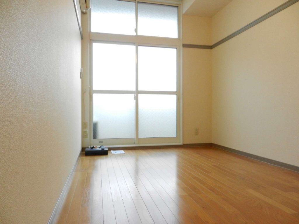 居室・リビング　明るいお部屋で憧れの一人暮らし。