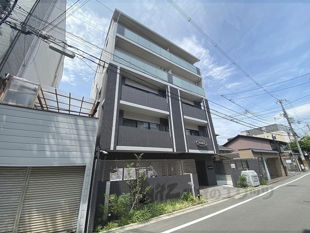 京都市北区小山西花池町のマンションの建物外観