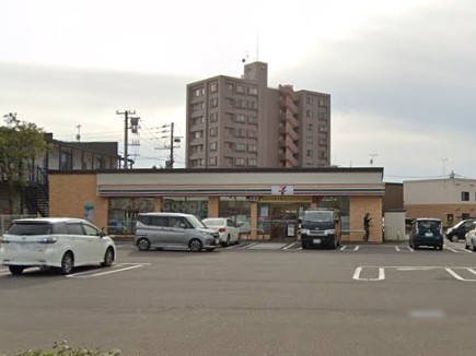コンビニ　セブン-イレブン 室蘭中島町２丁目東店（コンビニ）まで530m