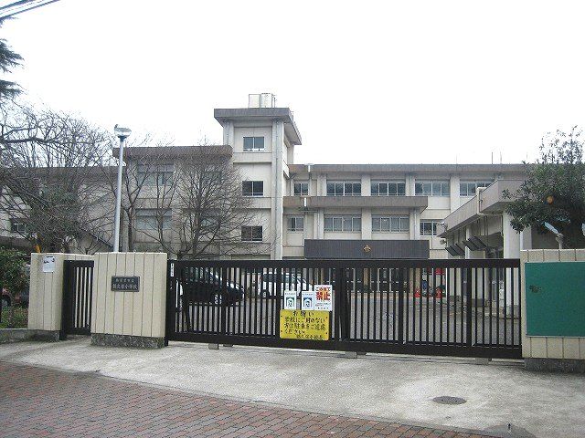 【横須賀市富士見町のマンションの小学校】