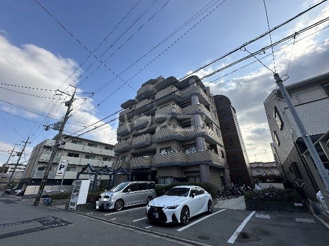 京都市右京区西院西田町のマンションの建物外観