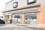 コンビニ　セブンイレブン（コンビニ）まで595m