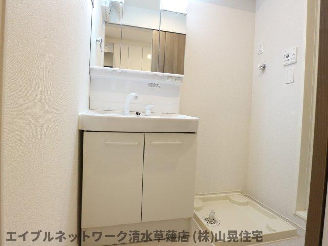 洗面設備　ゆったりとスペースのある洗面所