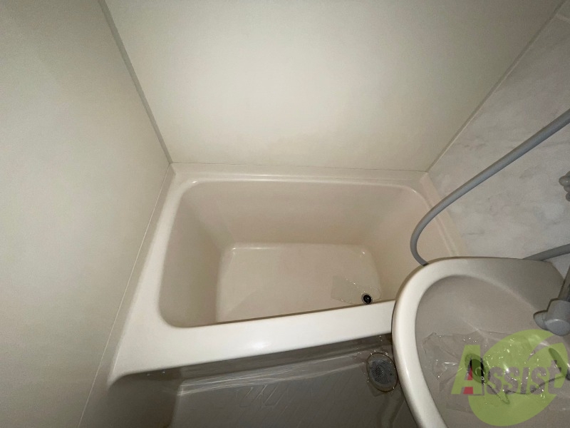 バス・シャワールーム　こちらはバスルームになります。丁度いい広さですね。