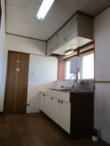 キッチン　コンパクトなキッチンで掃除もラクラク