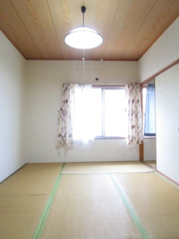 居室・リビング　こちらの居間で趣味の時間をお楽しみください