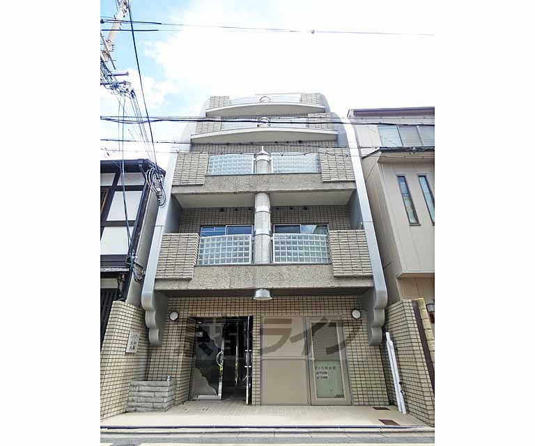 京都市東山区山崎町のマンションの建物外観