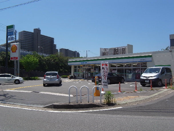 【神戸市垂水区桃山台のアパートのコンビニ】