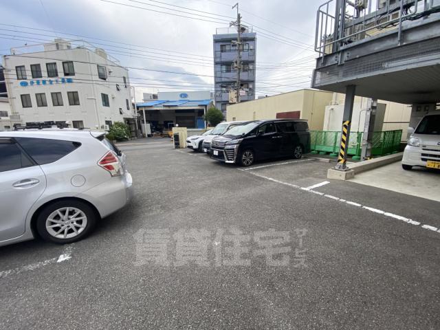 【東和ハイツ東館の駐車場】