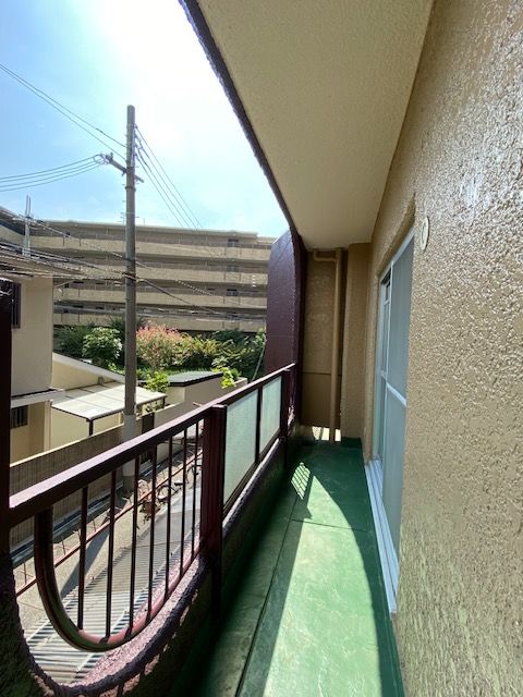 バルコニー　夙川の松並木が見えますよ。